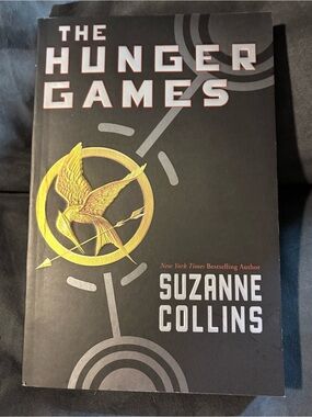 Scholastic The Hunger Games - Black and Gold Cover